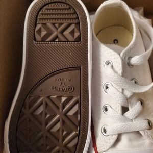 Converse size 7 toddler WHITE LOW CUT NEW IN BOX